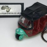 TUK TUK KEYRING / KEYCHAIN 1/56 SCALE RED & GREEN