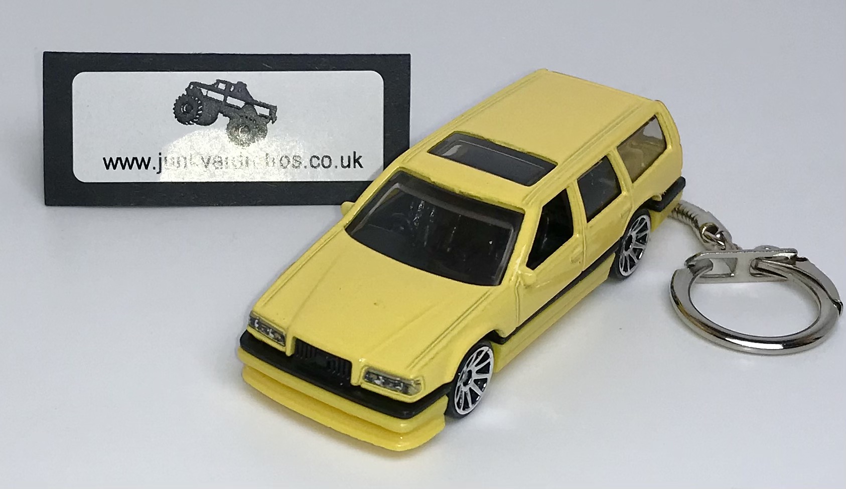 Volvo 850 Estate 1:56 YELLOW