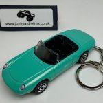 ALFA ROMEO DUETTO 1967 KEYRING / KEYCHAIN 1/64 SCALE TURQUOISE