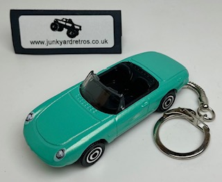 ALFA ROMEO DUETTO 1967 KEYRING / KEYCHAIN 1/64 SCALE TURQUOISE