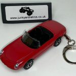 ALFA ROMEO DUETTO 1967 KEYRING / KEYCHAIN 1/64 SCALE RED