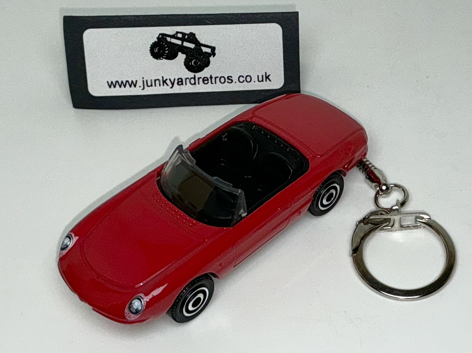 ALFA ROMEO DUETTO 1967 KEYRING / KEYCHAIN 1/64 SCALE RED