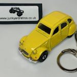 CITROEN 2CV 1970 KEYRING / KEYCHAIN 1/56 SCALE YELLOW