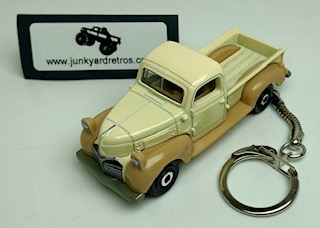 DODGE V-SERIES PICK UP 1940 KEYRING 1/56 SCALE BIEGE & CREAM
