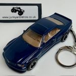 MERCEDES BENZ 500 SEC AMG 1989 KEYRING / KEYCHAIN 1/56 SCALE BLUE