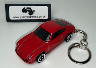 PORSCHE 911 1967 KEYRING / KEYCHAIN 1/56 SCALE RED