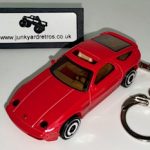 PORSCHE 928S 1983 KEYRING / KEYCHAIN 1/56 SCALE RED