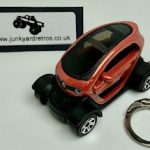 RENAULT TWIZY KEYRING / KEYCHAIN 1/56 SCALE ORANGE