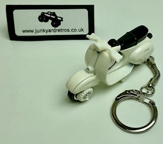 VESPA 90 SS SUPER SPRINT 1966 MOPED HW KEYRING / KEYCHAIN 1/56 SCALE WHITE