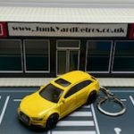 AUDI RS6 AVANT 2017 KEYRING KEYCHAIN 1/56 YELLOW