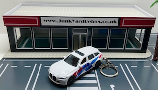 BMW M3 TOURING SAFETY CAR KEYRING / KEYCHAIN 1/56 SCALE WHITE