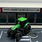 Deutz Fahr Tractor TRACTOR KEYRING / KEYCHAIN 1/56 SCALE GREEN