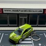 FORD FOCUS RS 2009 NO13 KEYRING / KEYCHAIN 1/56 SCALE GREEN