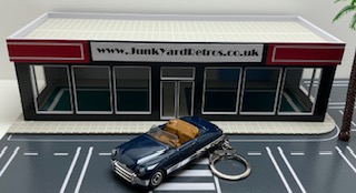 KURTIS SPORTS CAR 1949 KEYRING / KEYCHAIN 1/56 SCALE BLUE