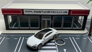 POLESTAR 5 2025 KEYRING / KEYCHAIN 1/56 SCALE WHITE