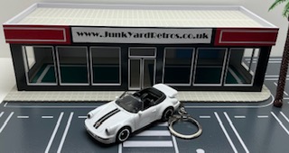 PORSCHE 911 TURBO CABRIOLET KEYRING / KEYCHAIN 1/56 SCALE WHITE